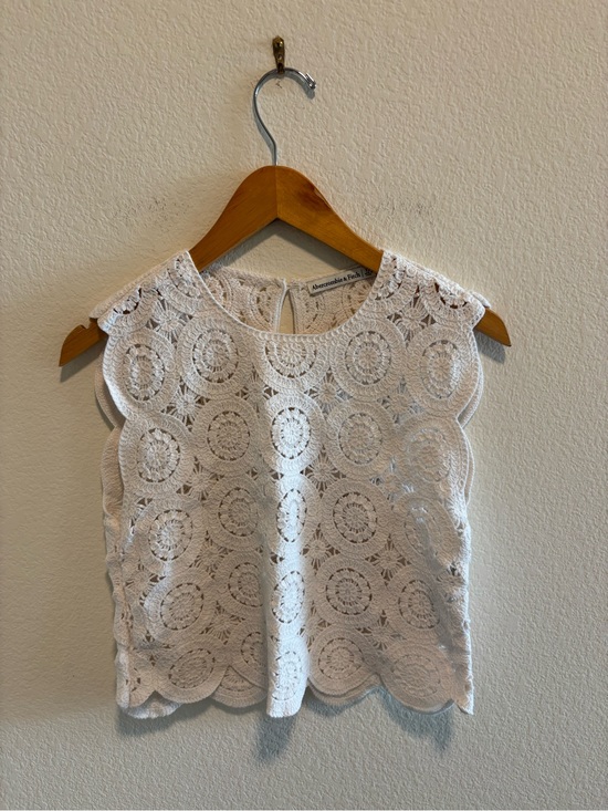 Abercrombie & Fitch Tops - Abercrombie & Fitch White Crochet Lace Sleeveless Camisole